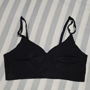 Sleek Black Women's Invisible Bra